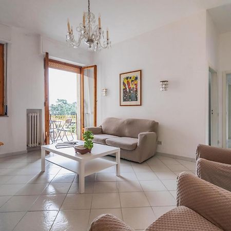 شقة Comfy Flat Steps Away From Siena Station! المظهر الخارجي الصورة