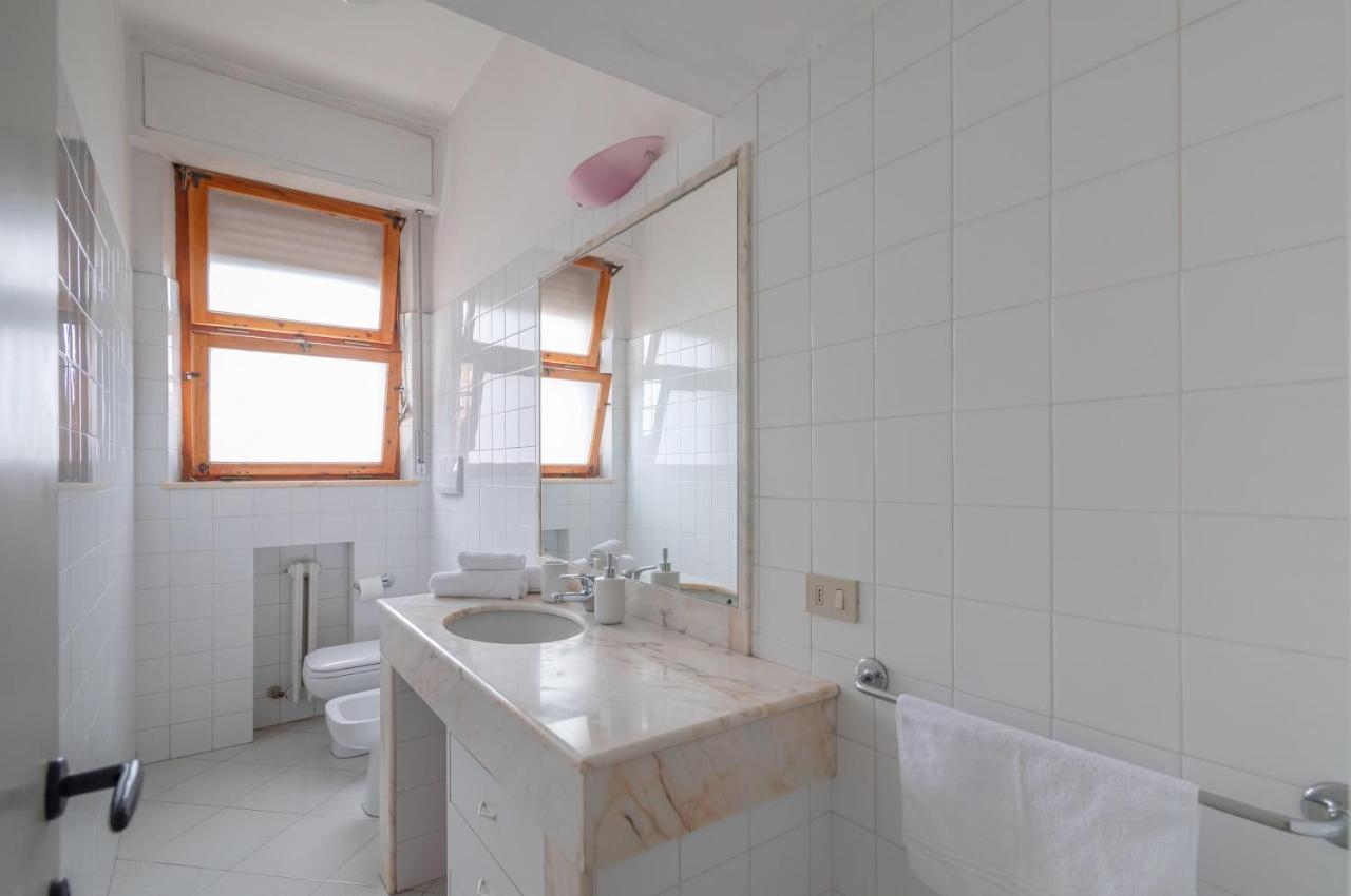شقة Comfy Flat Steps Away From Siena Station! المظهر الخارجي الصورة