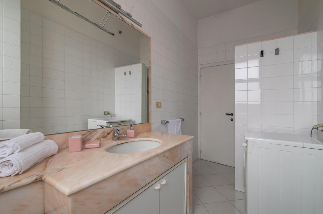 شقة Comfy Flat Steps Away From Siena Station! المظهر الخارجي الصورة