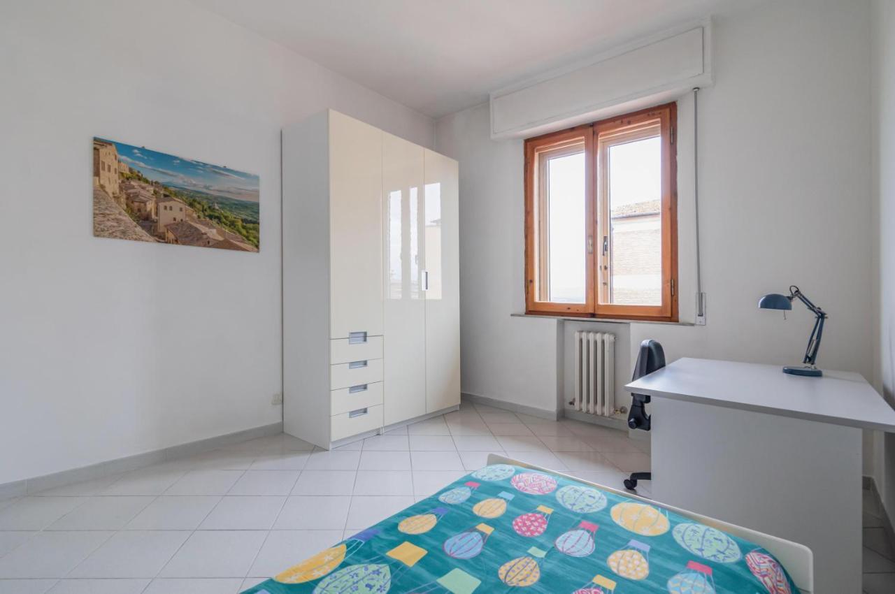 شقة Comfy Flat Steps Away From Siena Station! المظهر الخارجي الصورة