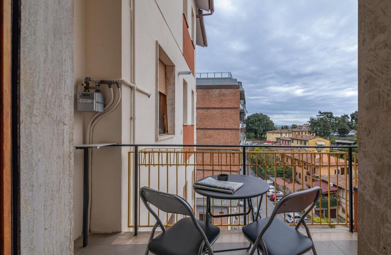 شقة Comfy Flat Steps Away From Siena Station! المظهر الخارجي الصورة