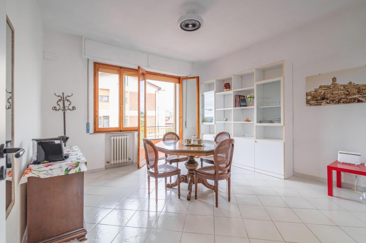 شقة Comfy Flat Steps Away From Siena Station! المظهر الخارجي الصورة